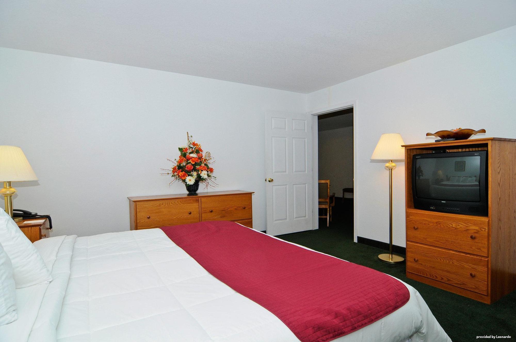 Surestay Plus Hotel By Best Western Berkeley Springs Room photo